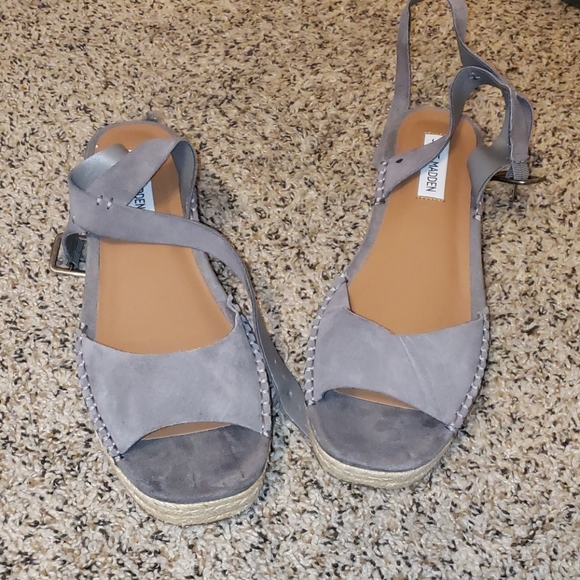 Espadrills - Picture 1 of 2